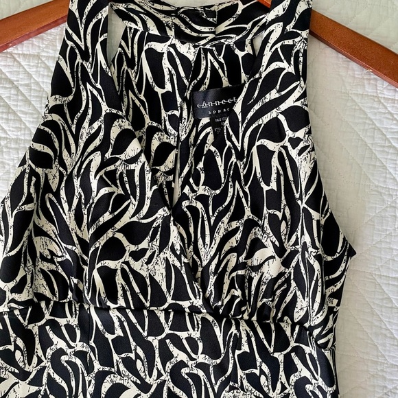 Connected Black & Cream V-neck Dress - Picture 2 of 5